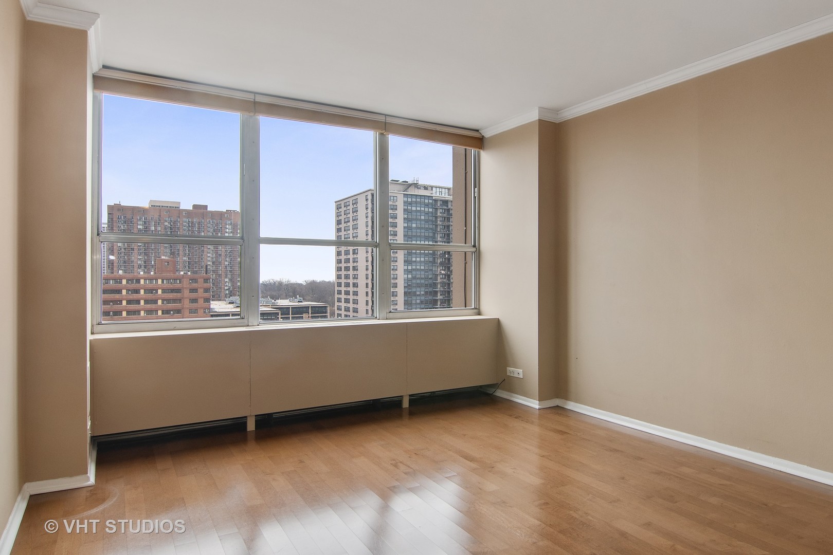 655 West Irving Park Road, Unit 910 Chicago, IL 60613 - Photo 11 of 14 a living room with a large window