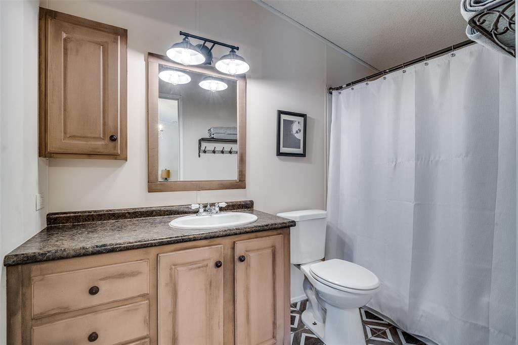 212 Farmhouse Road Springtown, TX 76082 - Photo 6 of 12