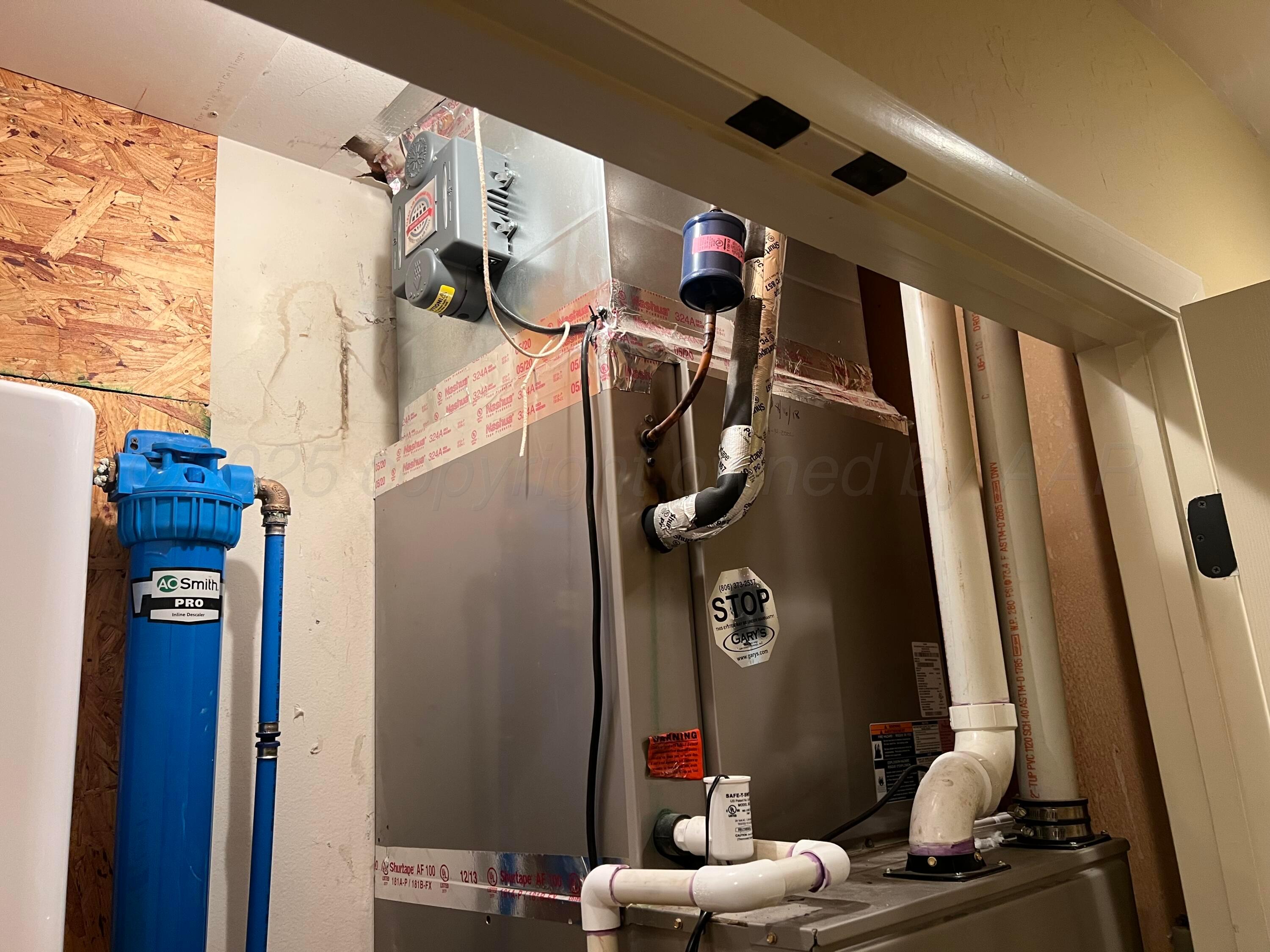 7115 Gainsborough Road Amarillo, TX 79106 - Photo 47 of 81 a bathroom with a toilet and a mirror