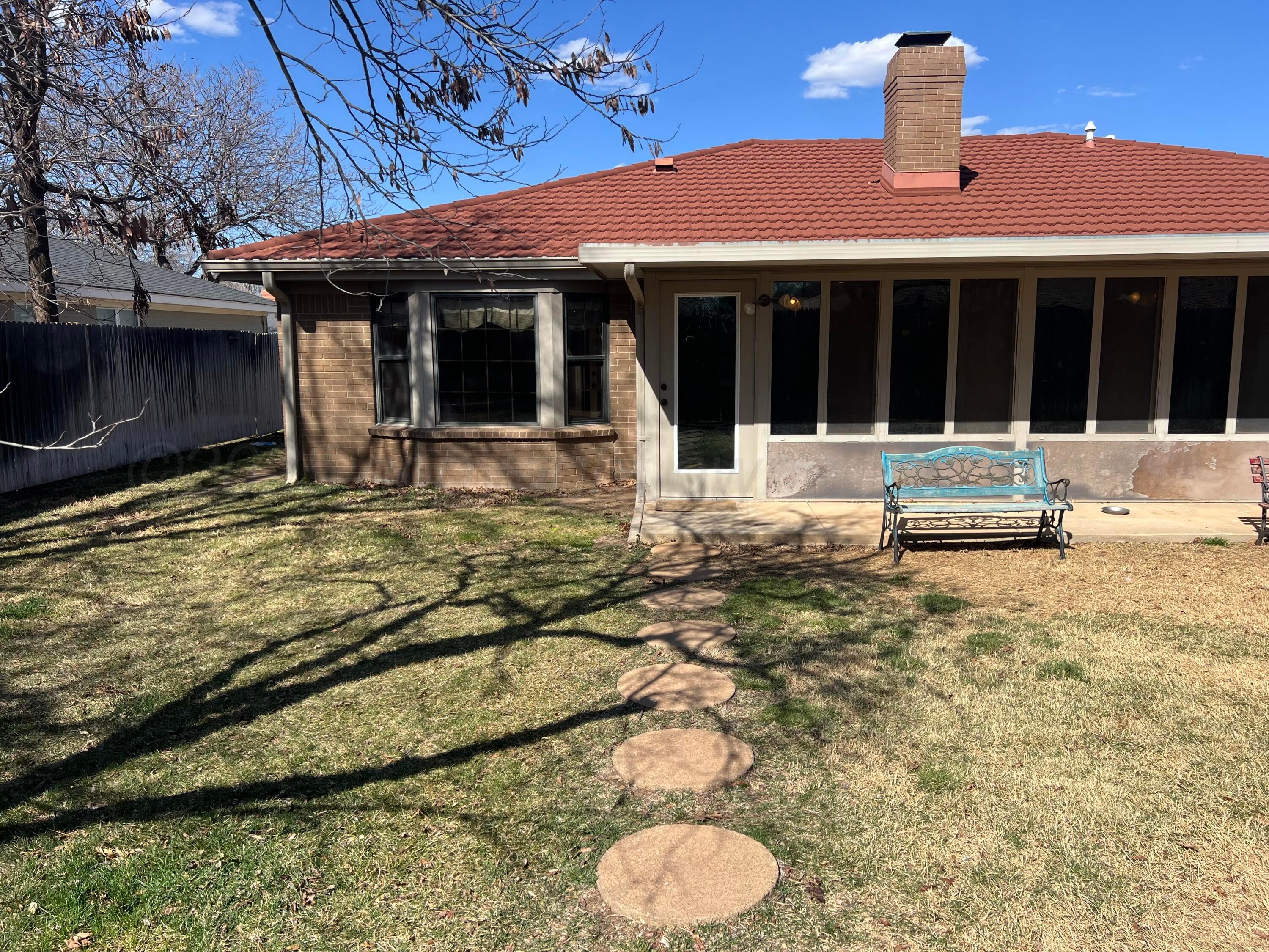 7115 Gainsborough Road Amarillo, TX 79106 - Photo 72 of 81 a front view of a house with a yard
