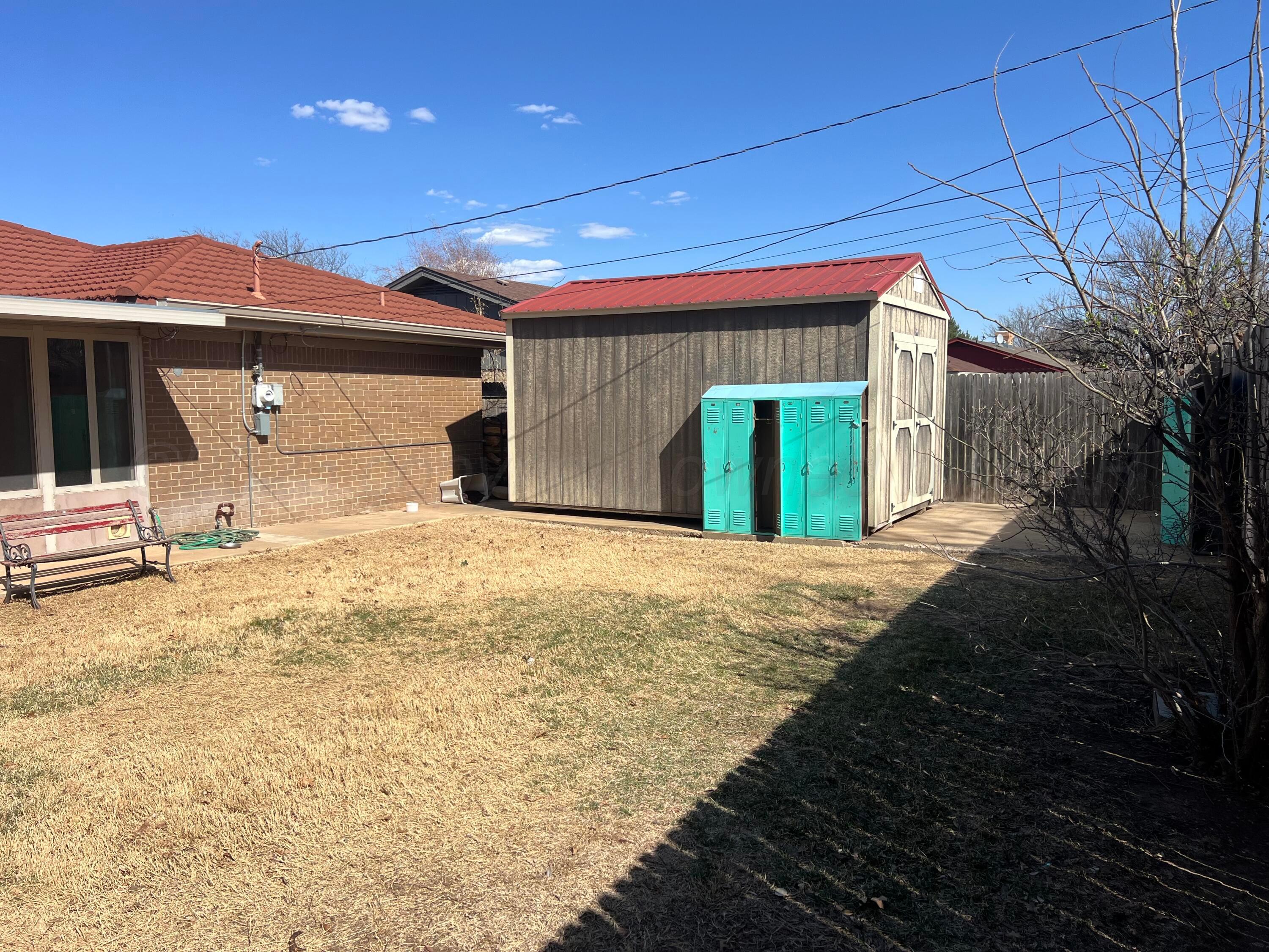 7115 Gainsborough Road Amarillo, TX 79106 - Photo 73 of 81 a view of a backyard of a house