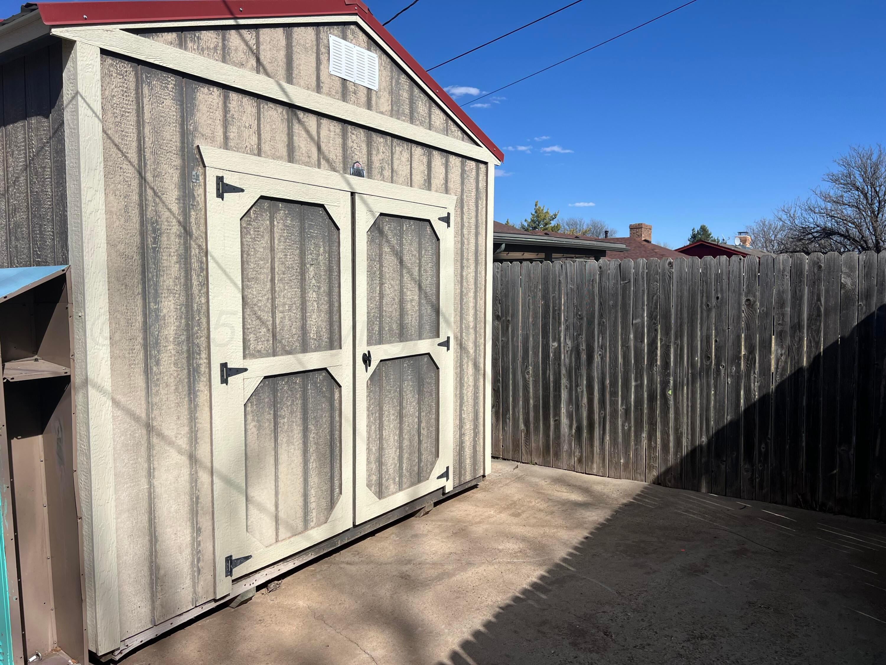 7115 Gainsborough Road Amarillo, TX 79106 - Photo 78 of 81 a view of a house with wooden fence