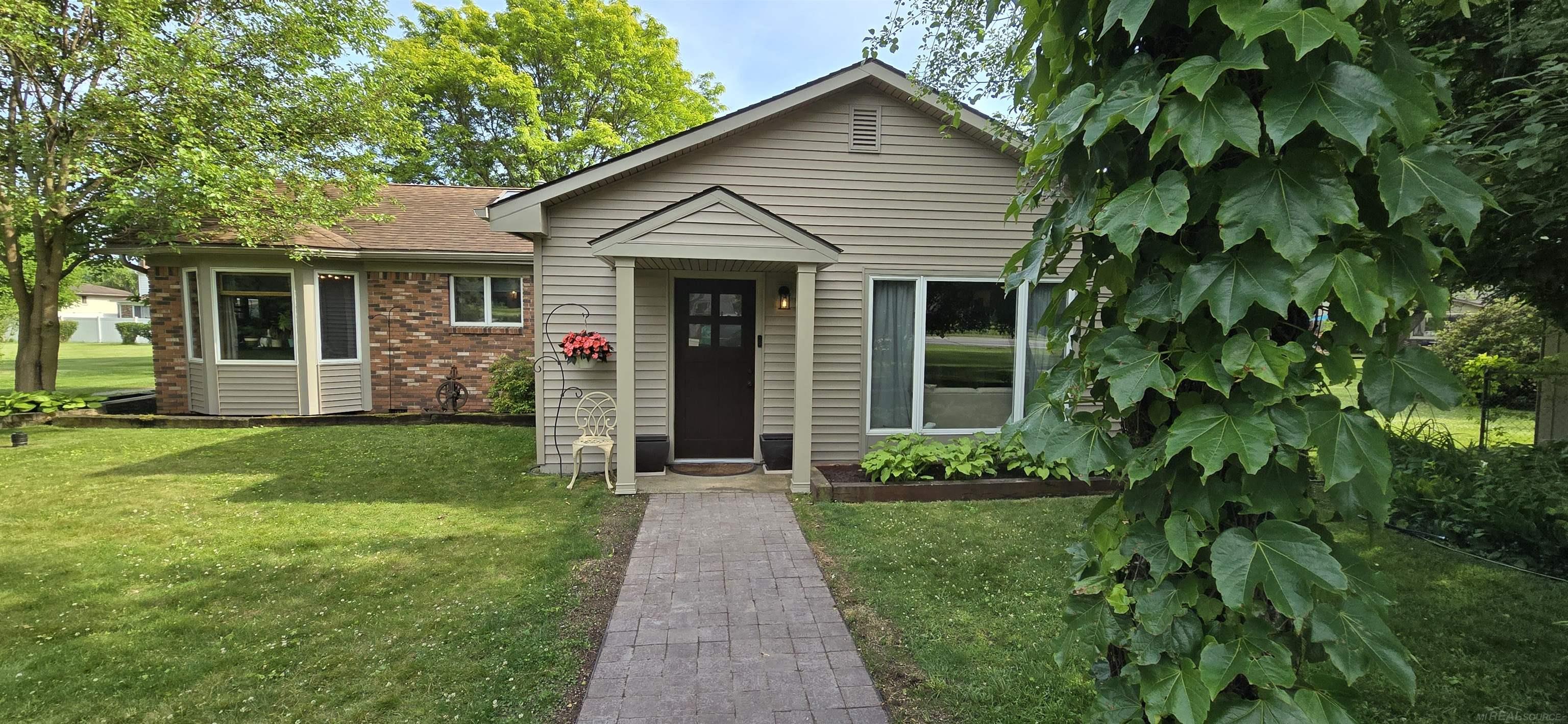 1534 East Wattles Road Troy, MI 48083 - Photo 4 of 25 50179203-7f0bafb3-ccf9-497d-8194-e7184912840b.JPG