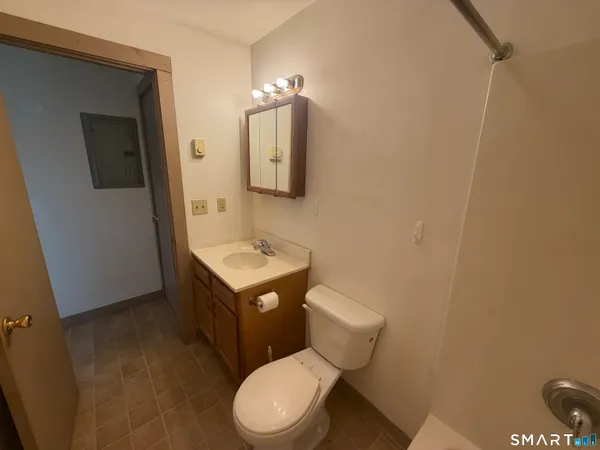 $900 | 277 North Main Street, Unit 3, Winchester, CT 06098
