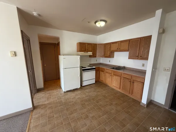 $900 | 277 North Main Street, Unit 3, Winchester, CT 06098