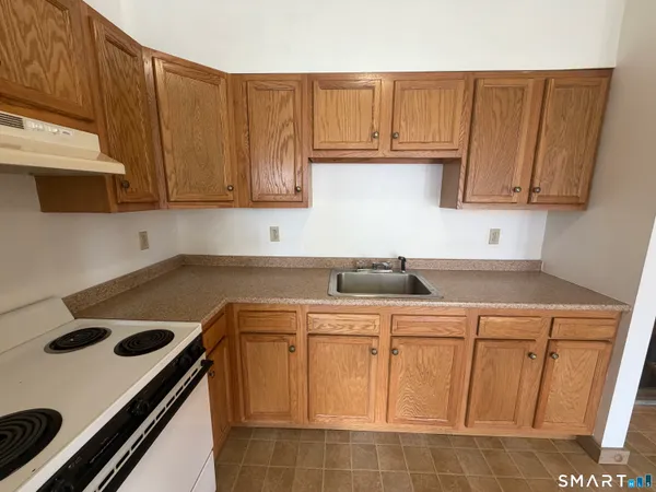 $900 | 277 North Main Street, Unit 3, Winchester, CT 06098