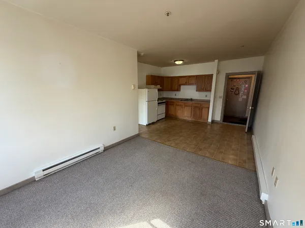 $900 | 277 North Main Street, Unit 3, Winchester, CT 06098