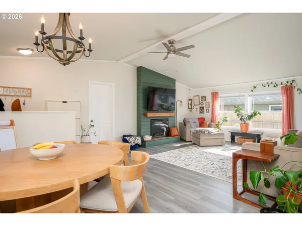 $390,000 | 422 Southwest Juniper Road, Estacada, OR 97023