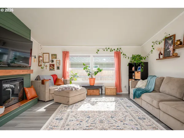 $390,000 | 422 Southwest Juniper Road, Estacada, OR 97023