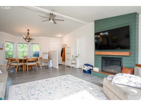 $390,000 | 422 Southwest Juniper Road, Estacada, OR 97023