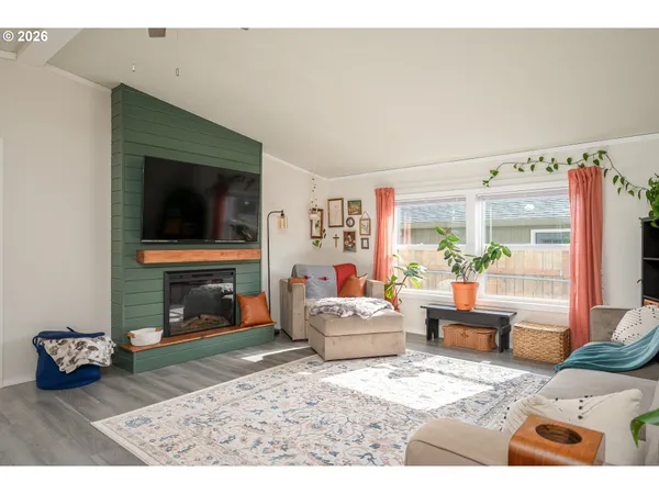 $390,000 | 422 Southwest Juniper Road, Estacada, OR 97023