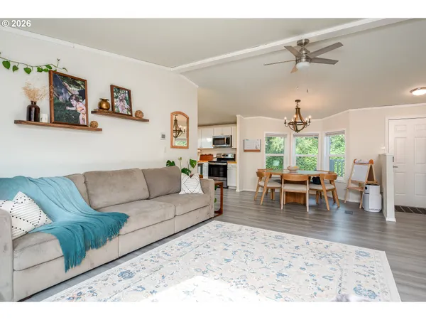 $390,000 | 422 Southwest Juniper Road, Estacada, OR 97023