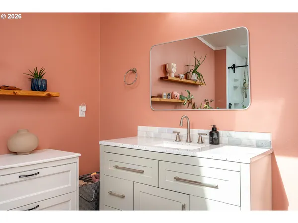 $390,000 | 422 Southwest Juniper Road, Estacada, OR 97023