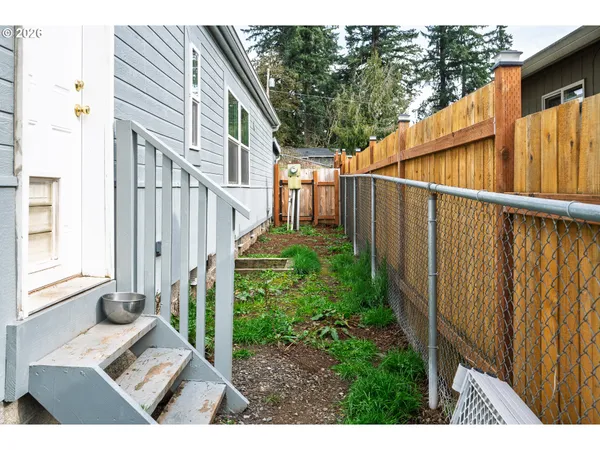 $390,000 | 422 Southwest Juniper Road, Estacada, OR 97023