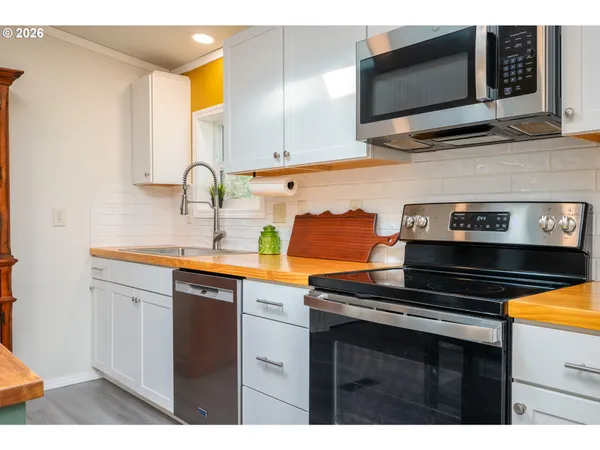 $390,000 | 422 Southwest Juniper Road, Estacada, OR 97023