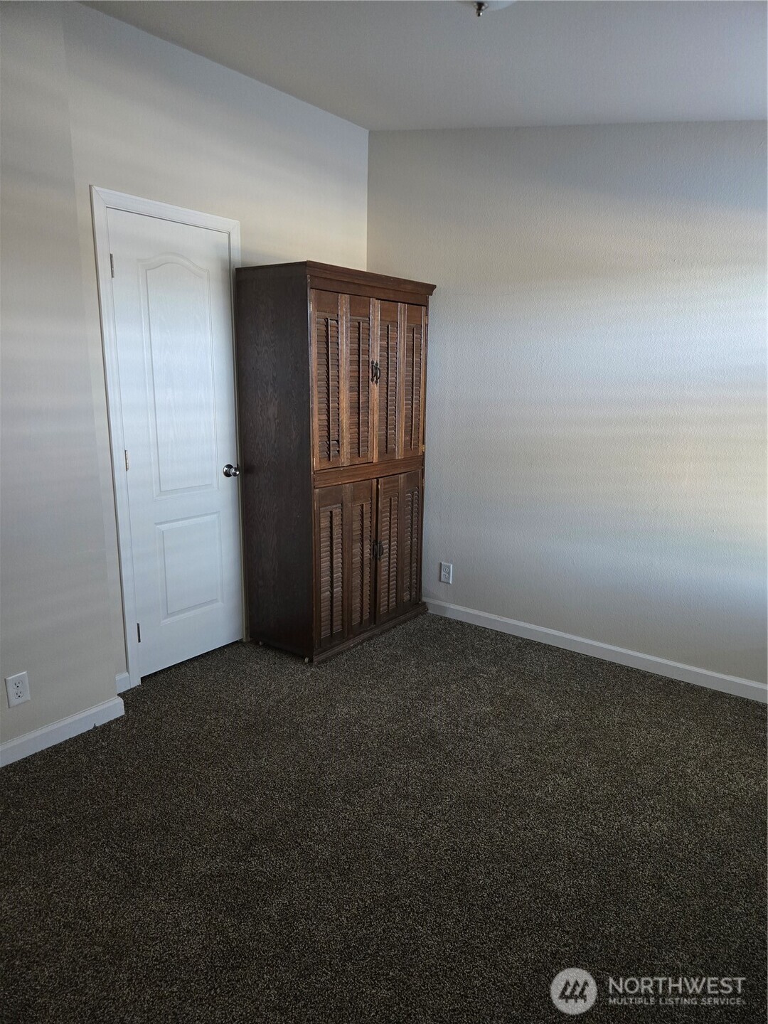 284 West Hale Road Winlock, WA 98596 - Photo 11 of 23 a view of an empty room