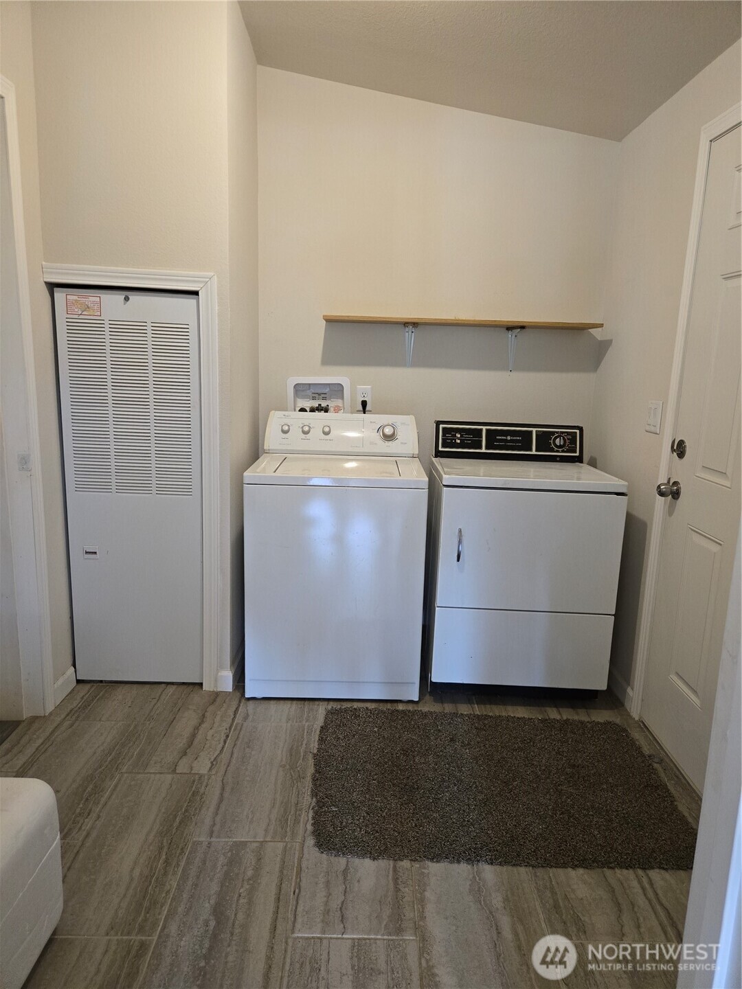 284 West Hale Road Winlock, WA 98596 - Photo 13 of 23 a utility room with washer and dryer