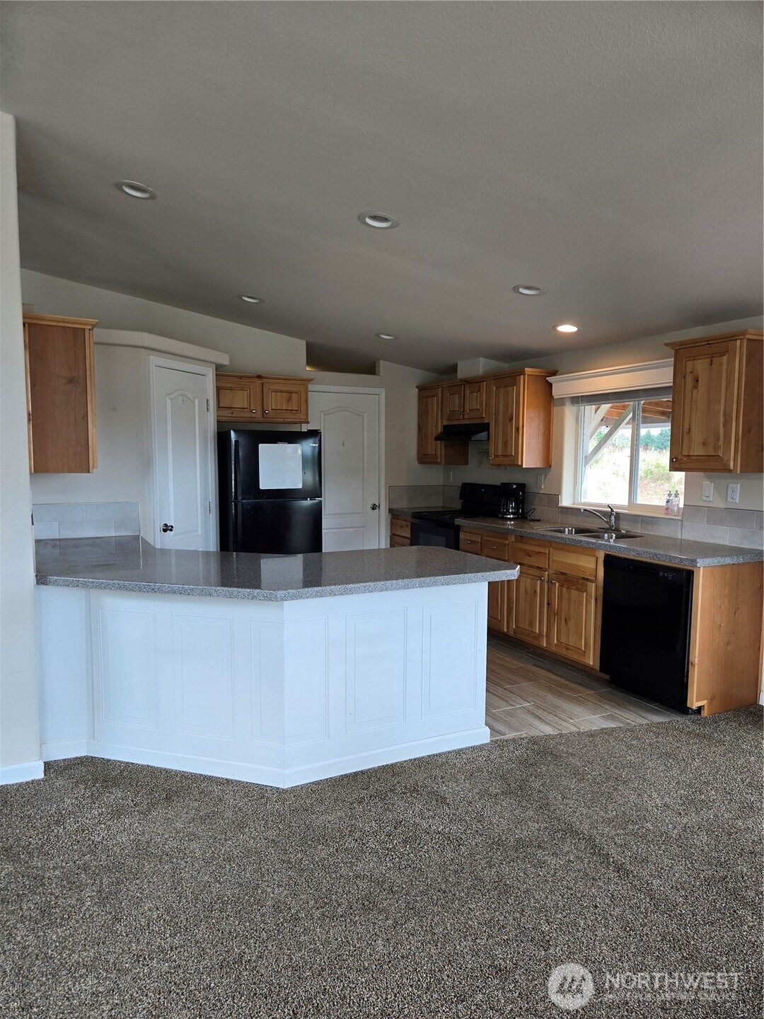 284 West Hale Road Winlock, WA 98596 - Photo 3 of 23 a large kitchen with stainless steel appliances granite countertop a stove and a sink
