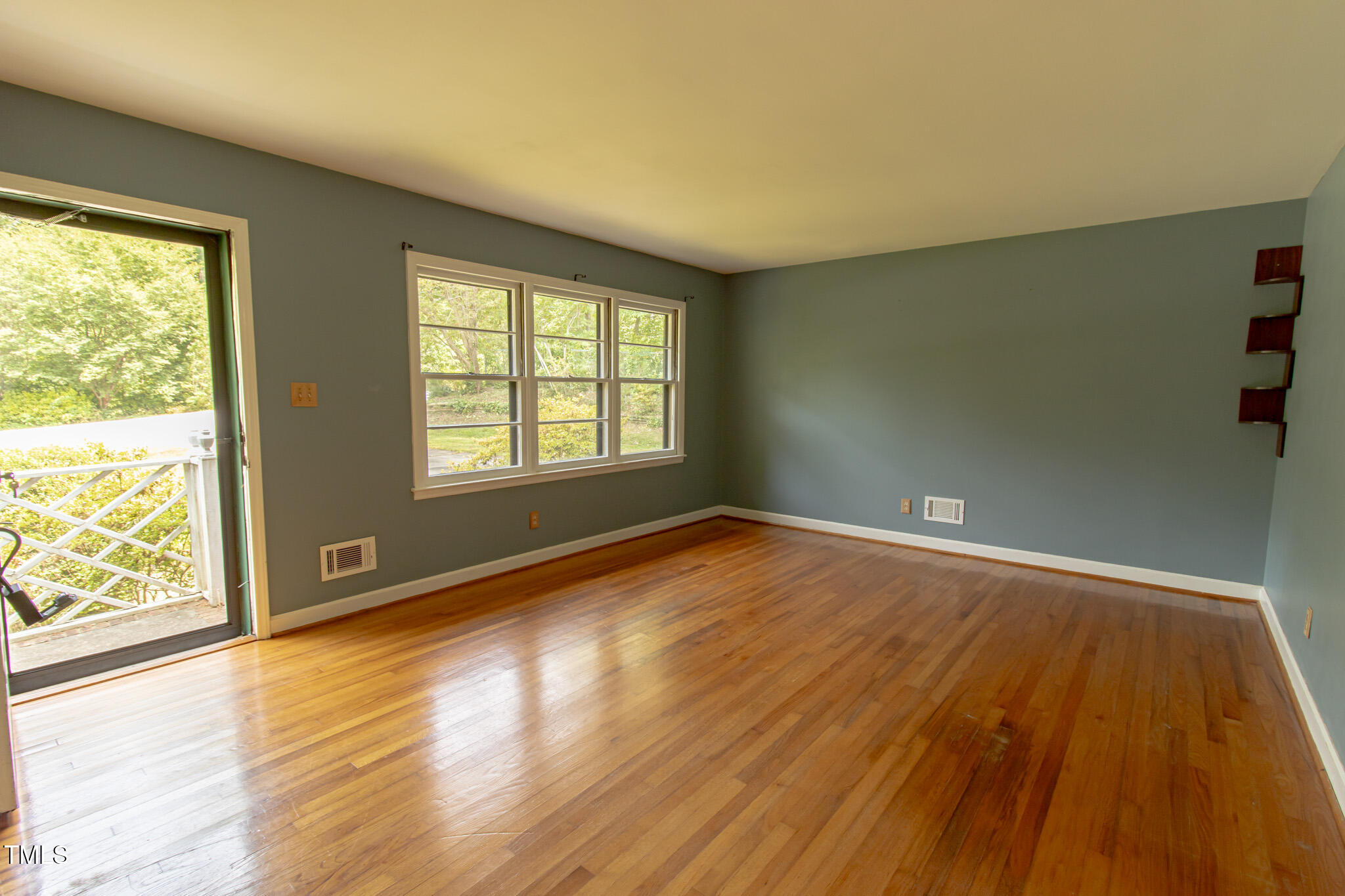 5504 Balsam Place Raleigh, NC 27603 - Photo 3 of 21 Living Room