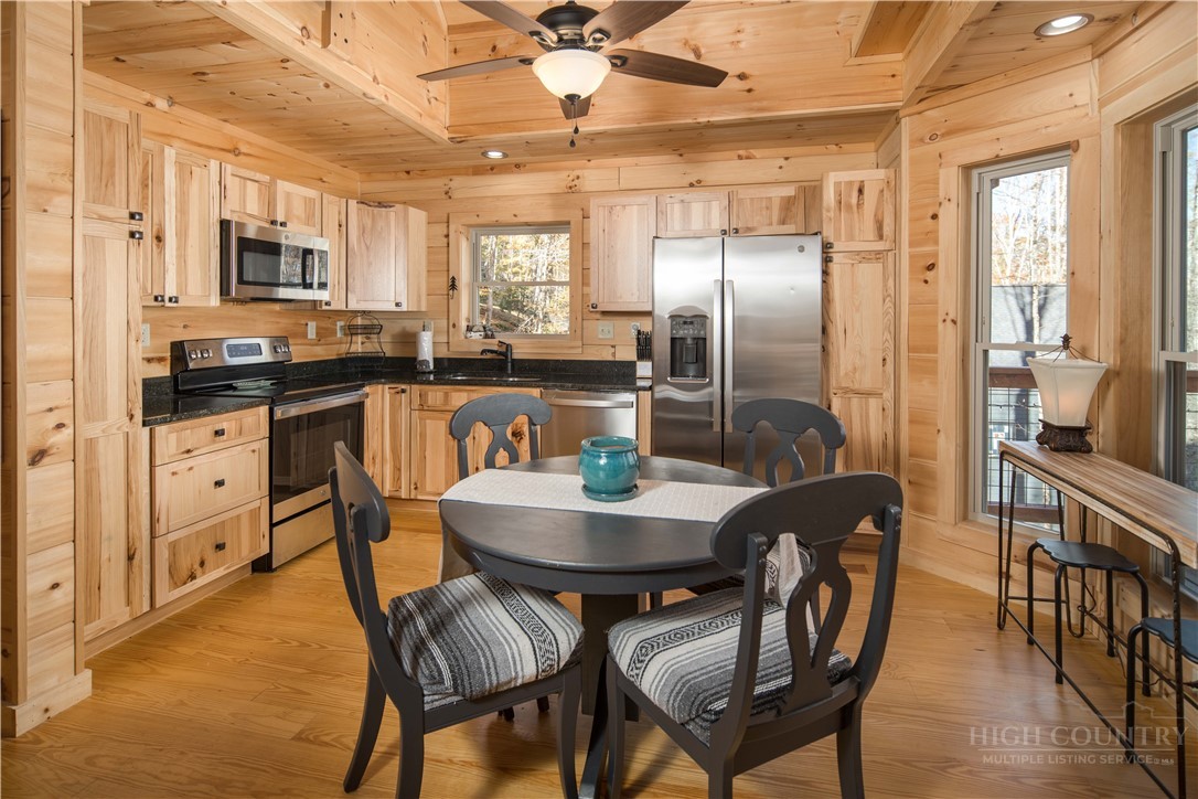 214 Lakeledge Road Beech Mountain, NC 28604 - Photo 6 of 23