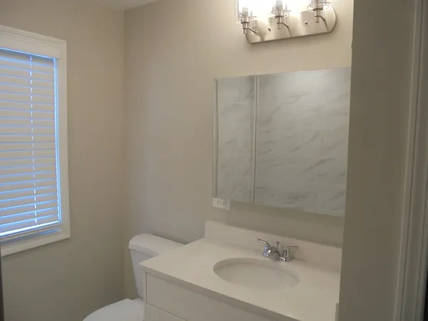 $1,895 | 1808 West Ridgeland Avenue, Waukegan, IL 60085