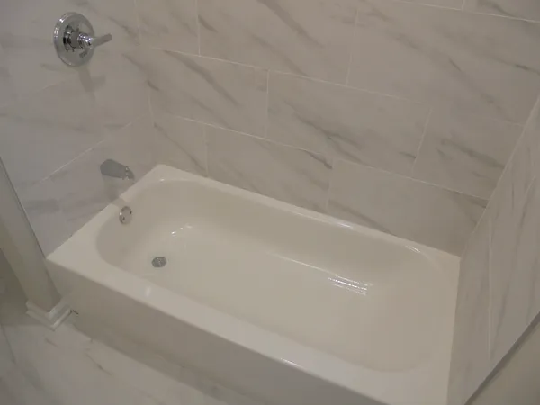 $1,895 | 1808 West Ridgeland Avenue, Waukegan, IL 60085