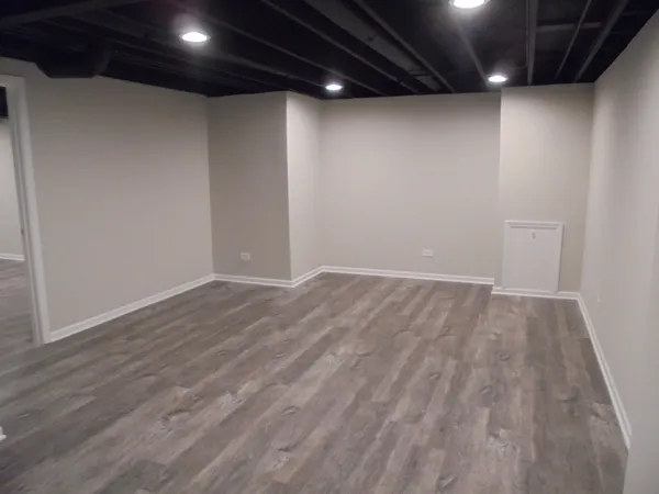 $1,895 | 1808 West Ridgeland Avenue, Waukegan, IL 60085