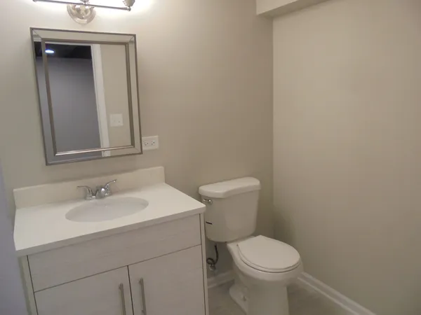 $1,895 | 1808 West Ridgeland Avenue, Waukegan, IL 60085