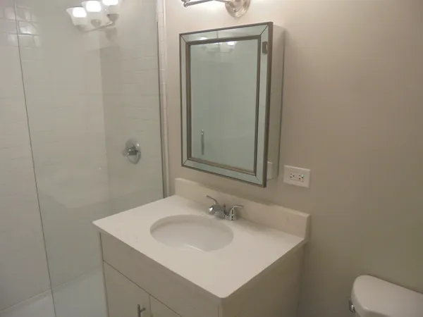 $1,895 | 1808 West Ridgeland Avenue, Waukegan, IL 60085