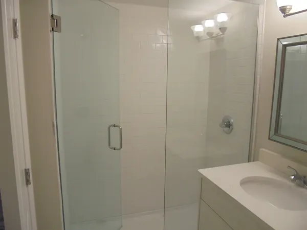 $1,895 | 1808 West Ridgeland Avenue, Waukegan, IL 60085