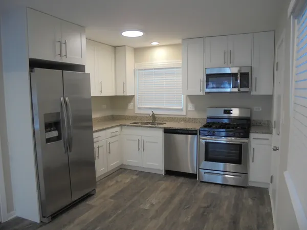 $1,895 | 1808 West Ridgeland Avenue, Waukegan, IL 60085