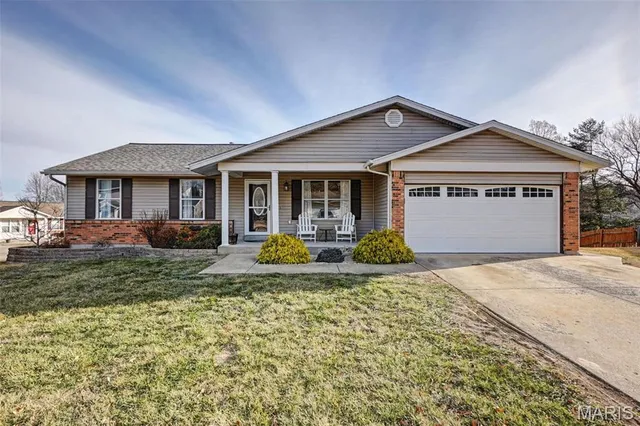 $325,000 | 1044 Mendoza Drive, St. Peters, MO 63376