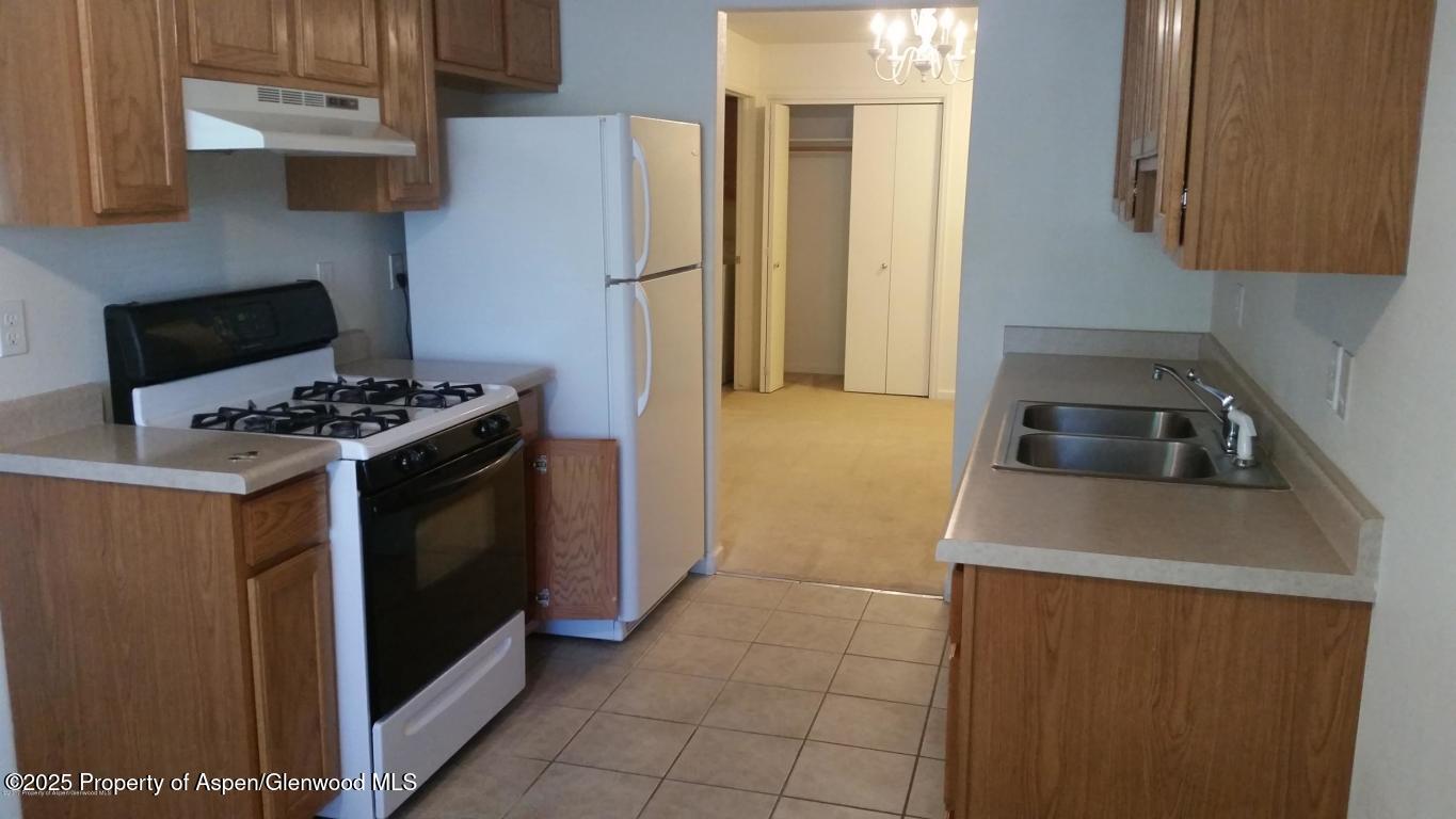 792 Castle Valley Boulevard, Unit A New Castle, CO 81647 - Photo 3 of 7 20170316221623049729000000-o