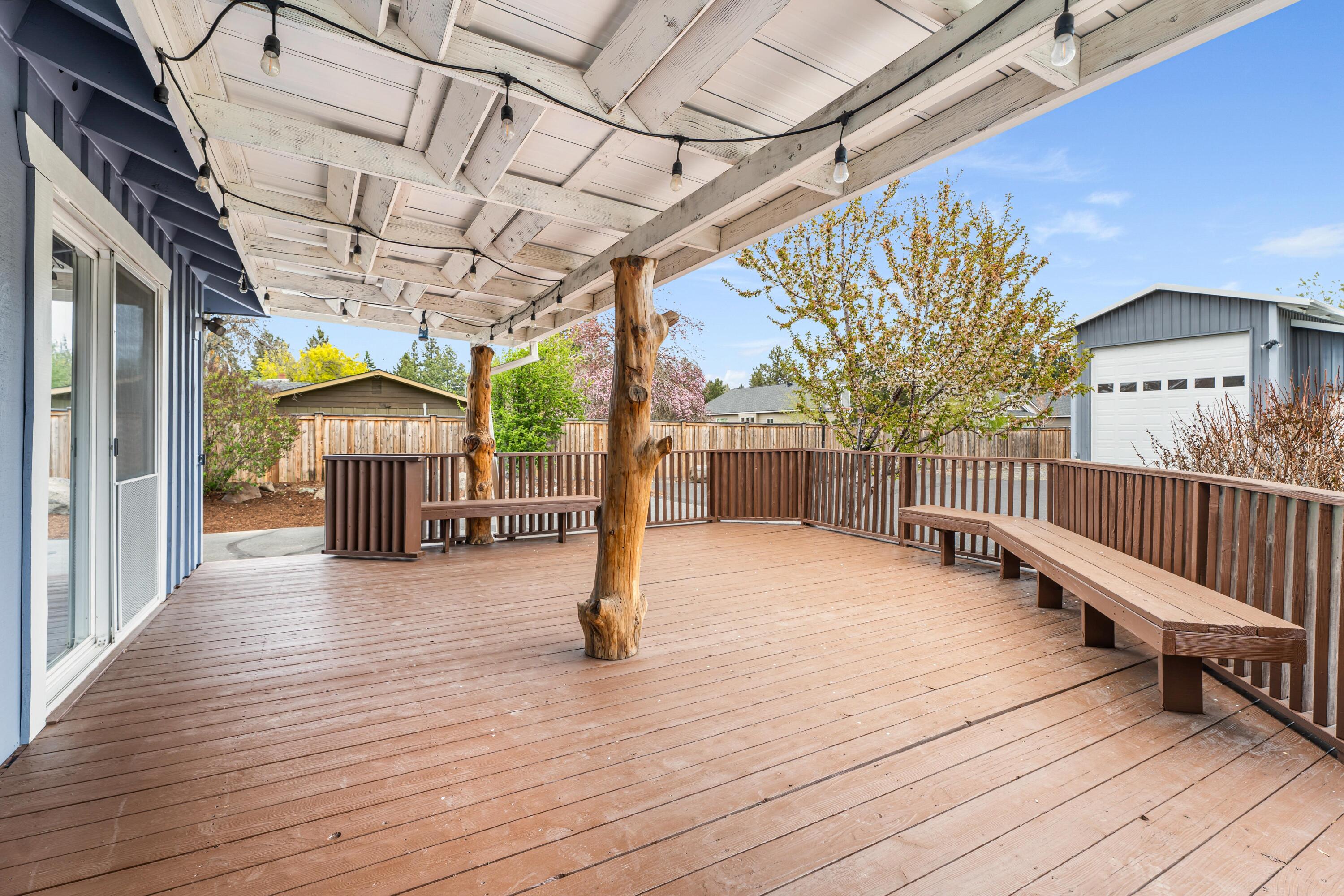 61930 Pettigrew Road Bend, OR 97702 - Photo 29 of 48 64-Exterior