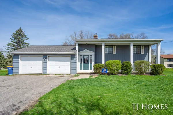 $449,900 | 2561-2563 Burton Street Southeast, Grand Rapids, MI 49546