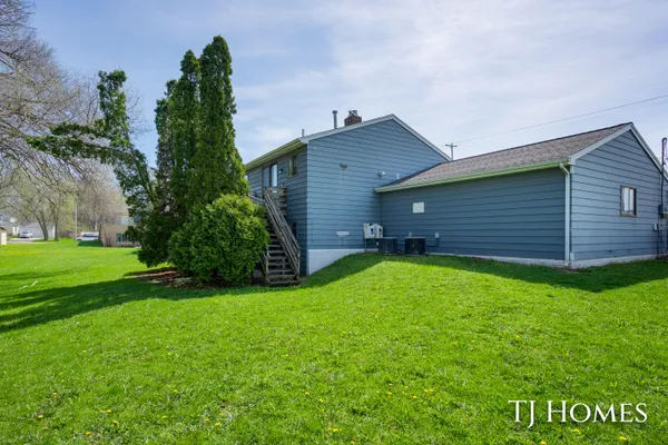 $449,900 | 2561-2563 Burton Street Southeast, Grand Rapids, MI 49546