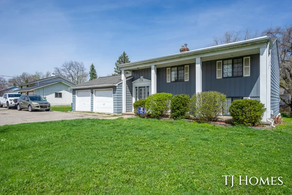 $449,900 | 2561-2563 Burton Street Southeast, Grand Rapids, MI 49546