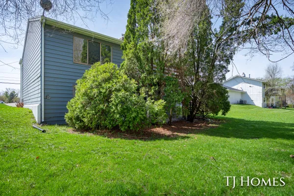 $449,900 | 2561-2563 Burton Street Southeast, Grand Rapids, MI 49546
