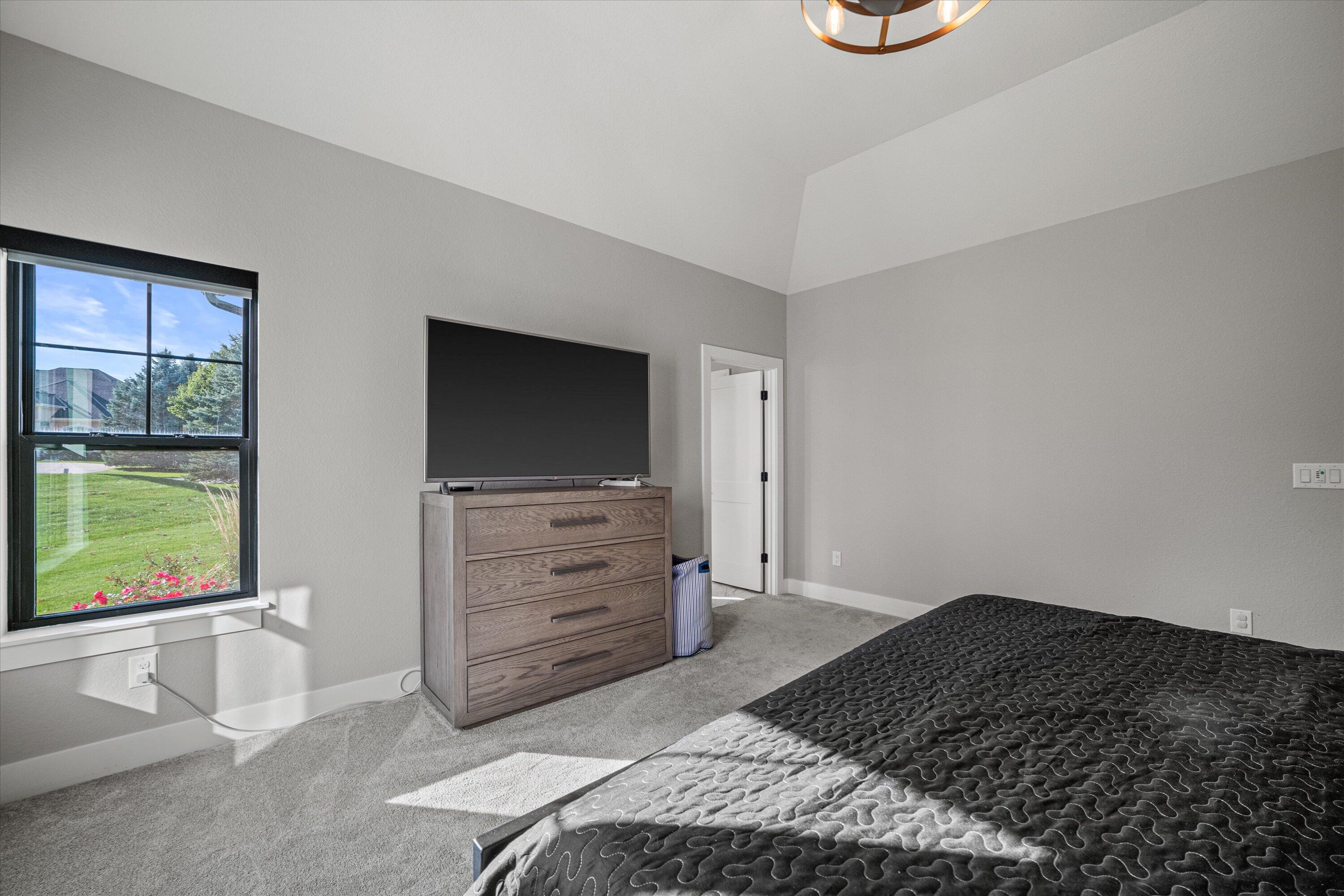 131 Legend Way Wales, WI 53183 - Photo 32 of 68 Primary suite