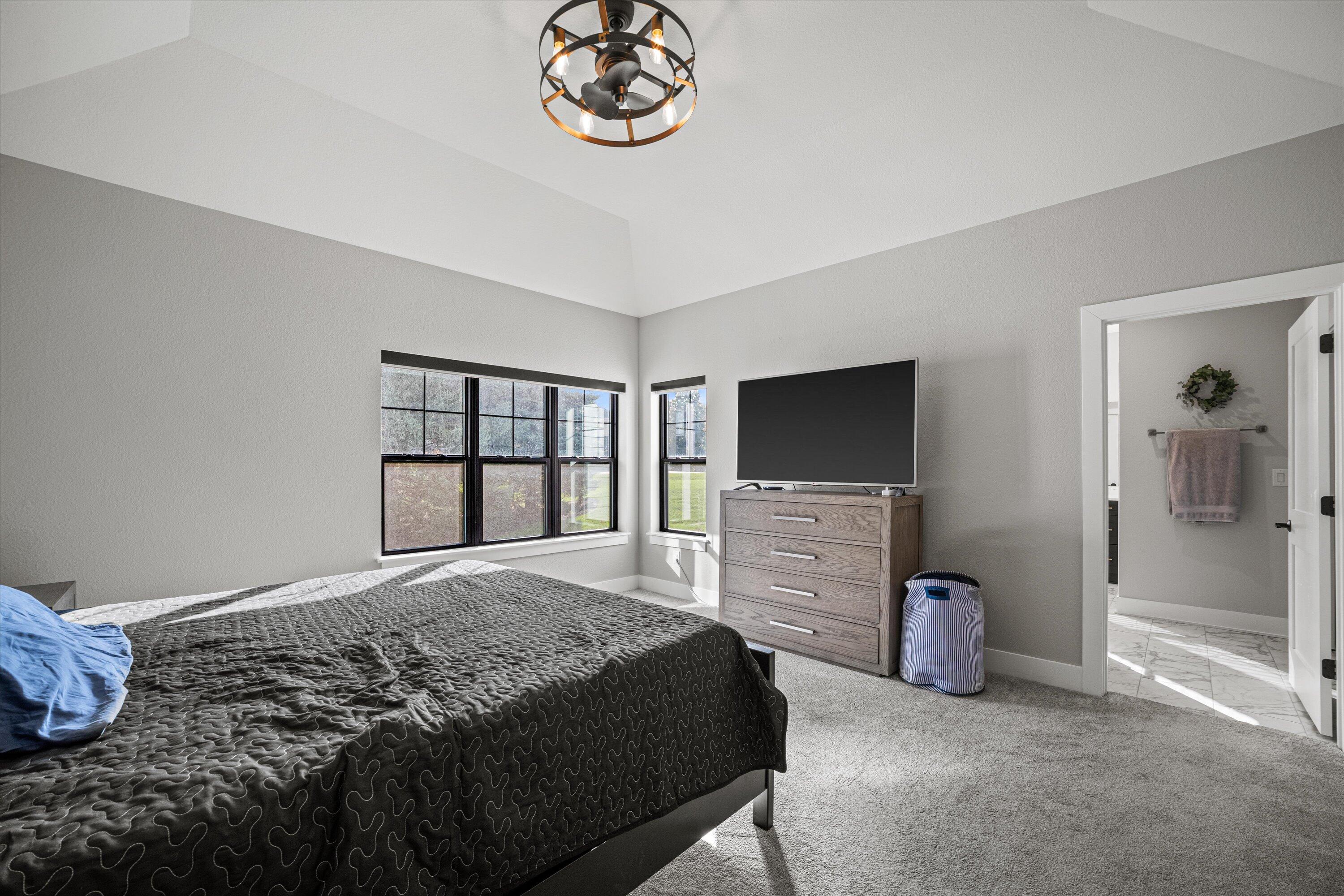 131 Legend Way Wales, WI 53183 - Photo 33 of 68 Primary suite