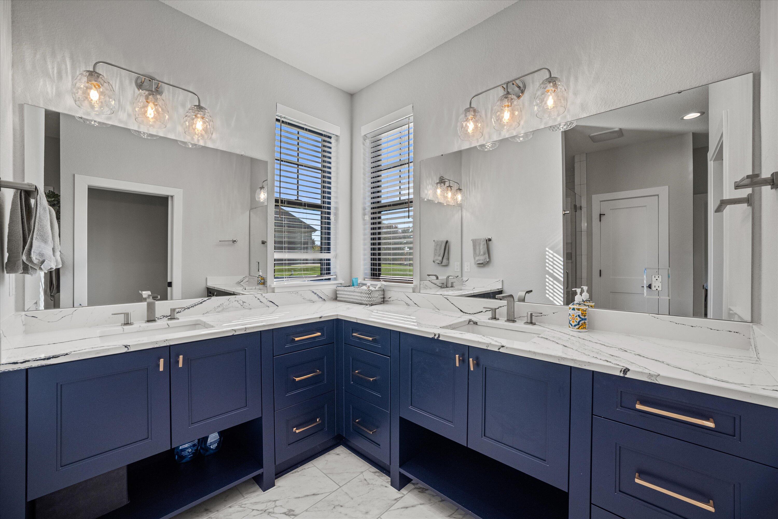 131 Legend Way Wales, WI 53183 - Photo 34 of 68 Master bath