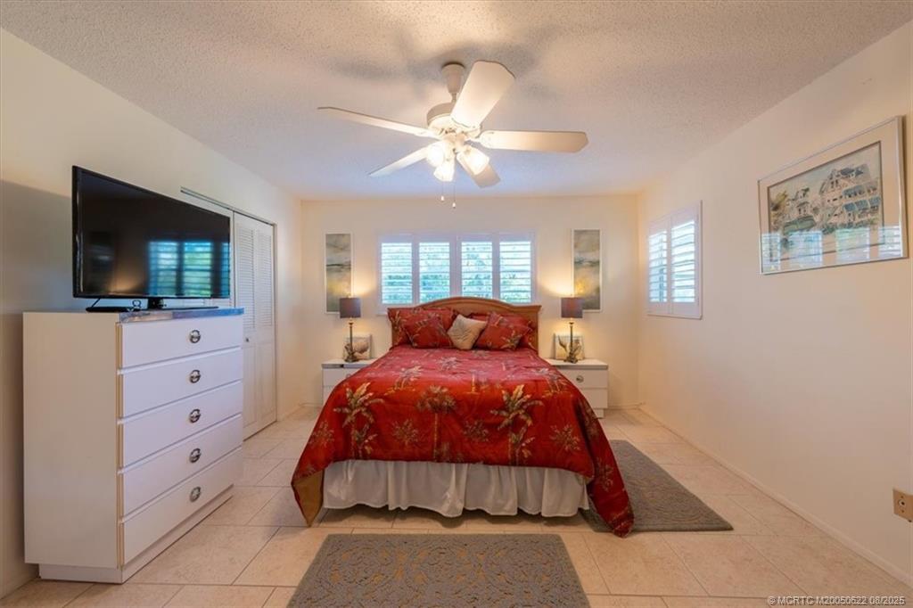2950 Southeast Ocean Boulevard, Unit 556 Stuart, FL 34996 - Photo 16 of 33 a bedroom with a bed and a flat screen tv