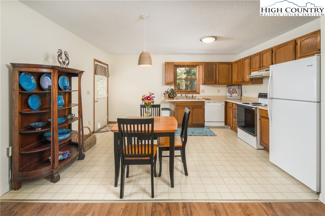 127 Foxwood Estate Boone, NC 28607 - Photo 3 of 26 Gallery Image 3