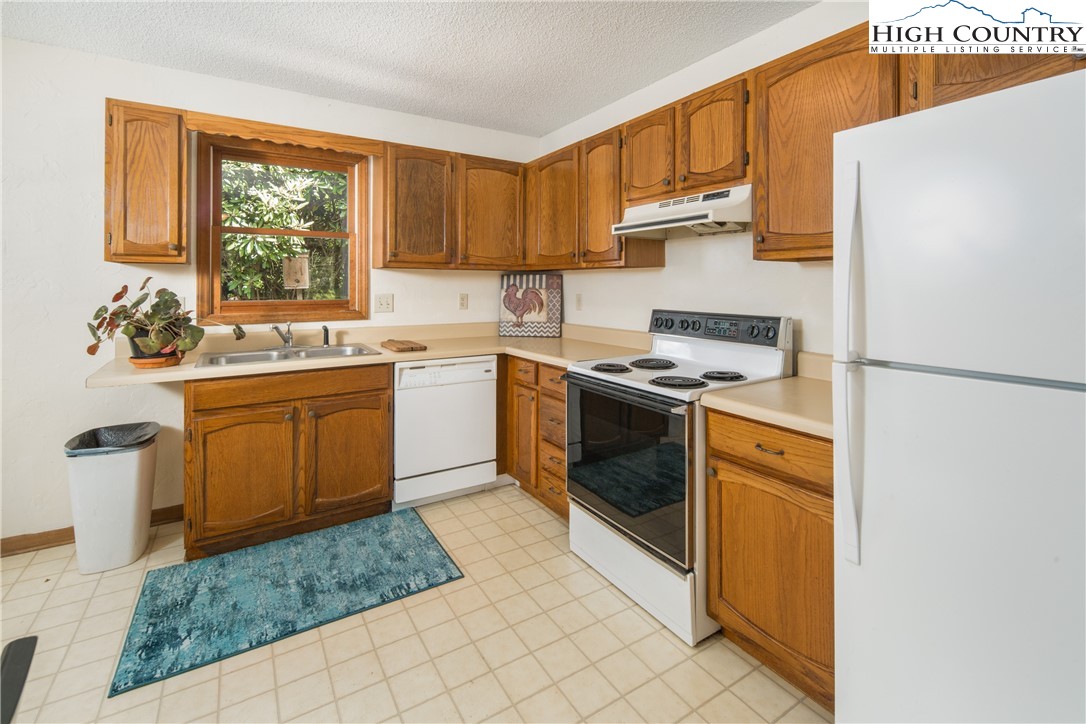 127 Foxwood Estate Boone, NC 28607 - Photo 4 of 26 Gallery Image 4
