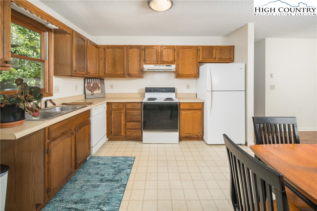 127 Foxwood Estate Boone, NC 28607 - Photo 5 of 26 Gallery Image 5