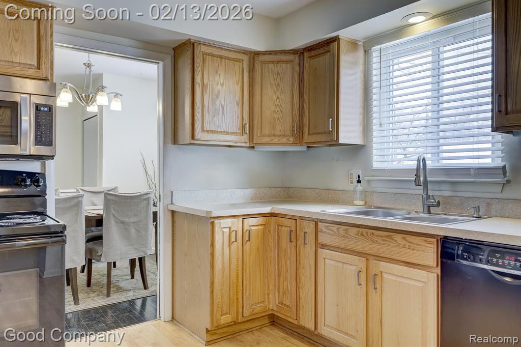 2863 Columbia Road Berkley, MI 48072 - Photo 11 of 34