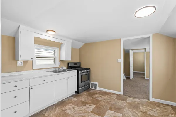 $189,900 | 702-704 North West Boulevard, Elkhart, IN 46514