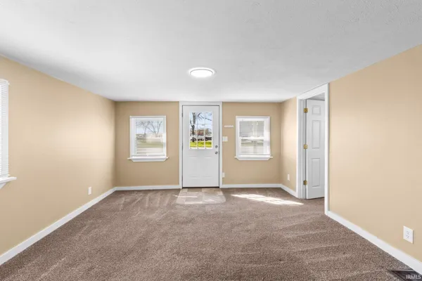 $189,900 | 702-704 North West Boulevard, Elkhart, IN 46514