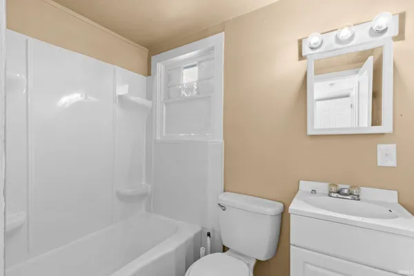 $189,900 | 702-704 North West Boulevard, Elkhart, IN 46514