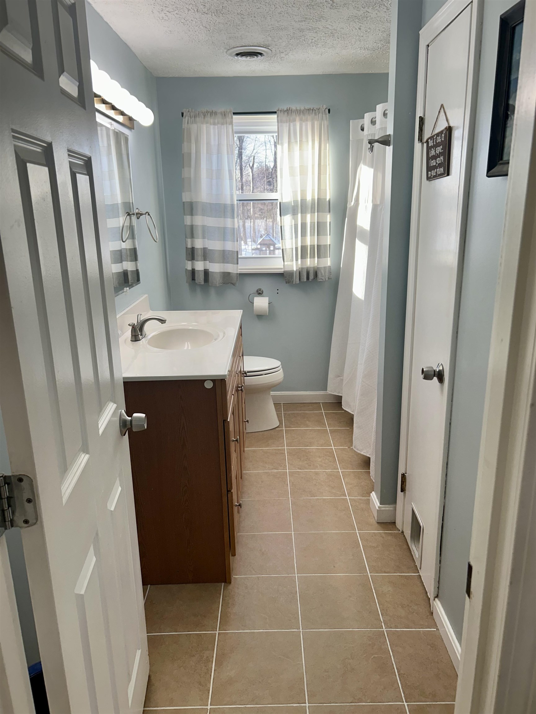 1409 Wellington Road Manchester, NH 03104 - Photo 14 of 38
